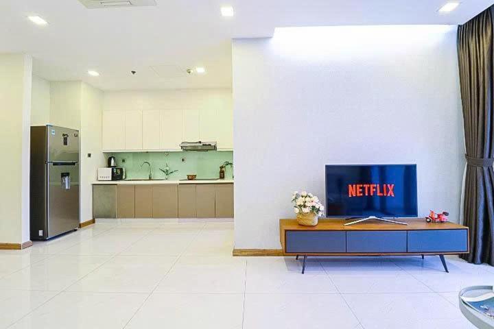 Chalton - Landmark 81 Area, Ice Rink & Grand Park Apartment *